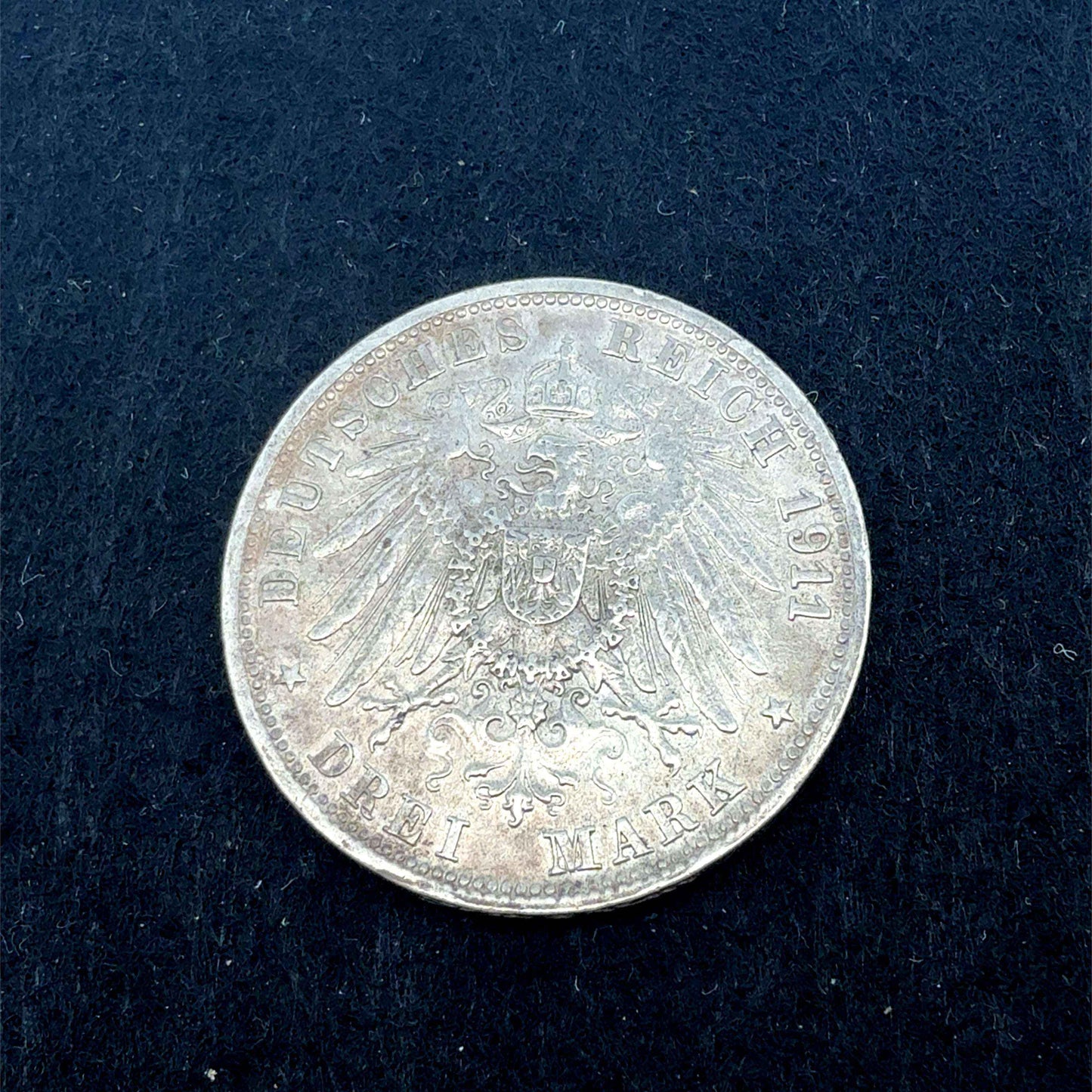 Drei Mark Münze vom Deutschen Reich, Wilhelm II. König von Württemberg, 1911, mit Kaiserporträt und Münzprägung.