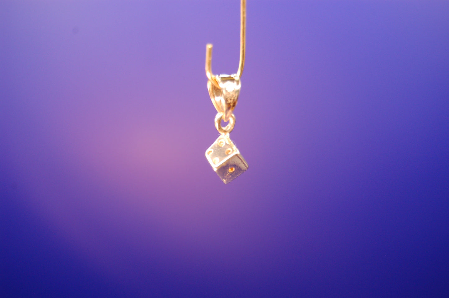 Luxuriöser Goldanhänger 18 Karat - Nahaufnahme der hochwertigen Qualität