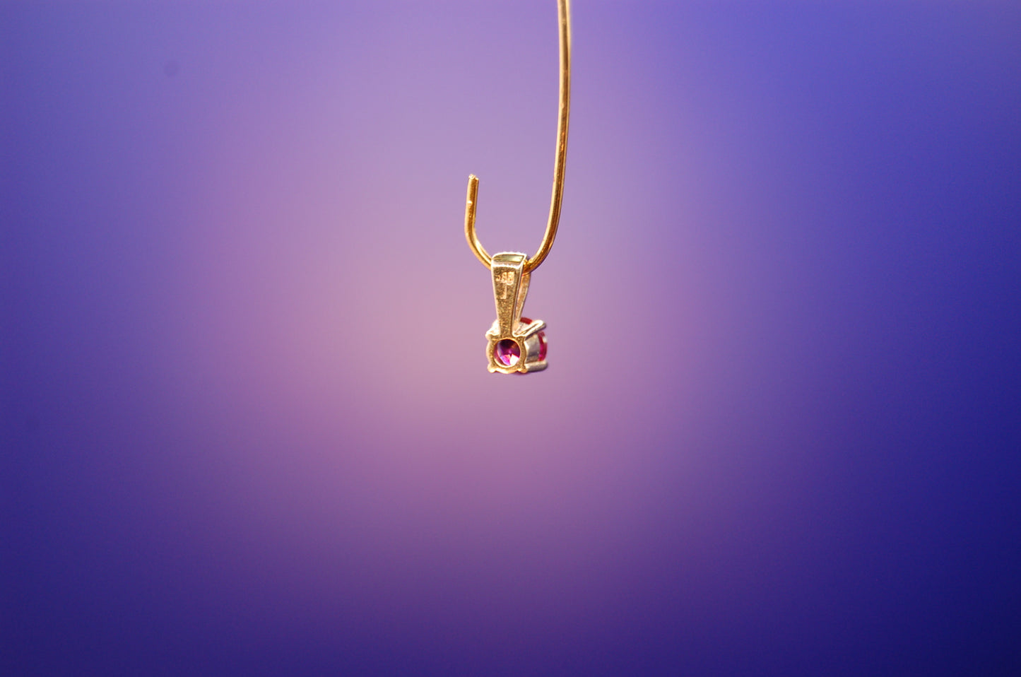 Klassischer Goldanhänger 14 Karat - Nahaufnahme der hochwertigen Qualität