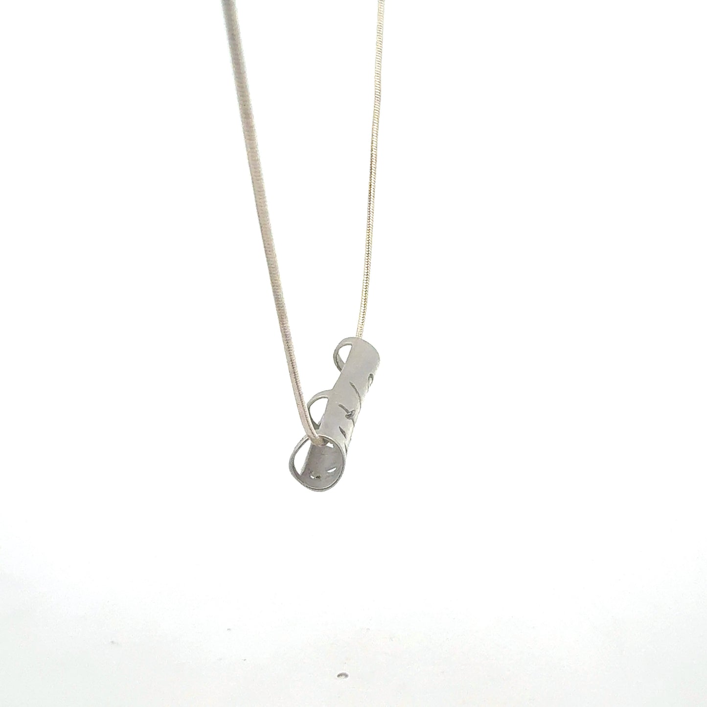 Silberkette 925 mit Zirkonia-Anhänger – Seitenansicht