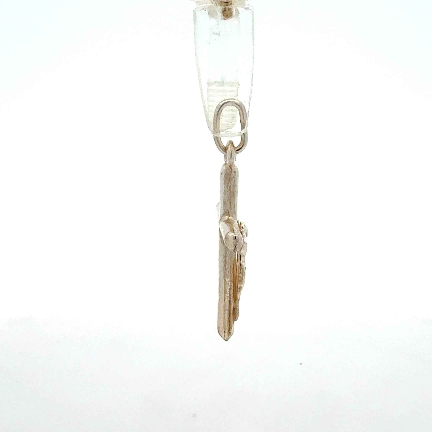Sterlingsilber Kreuz Anhänger mit filigranem Design, Juwelier Alen, Nahaufnahme des Schmuckstücks