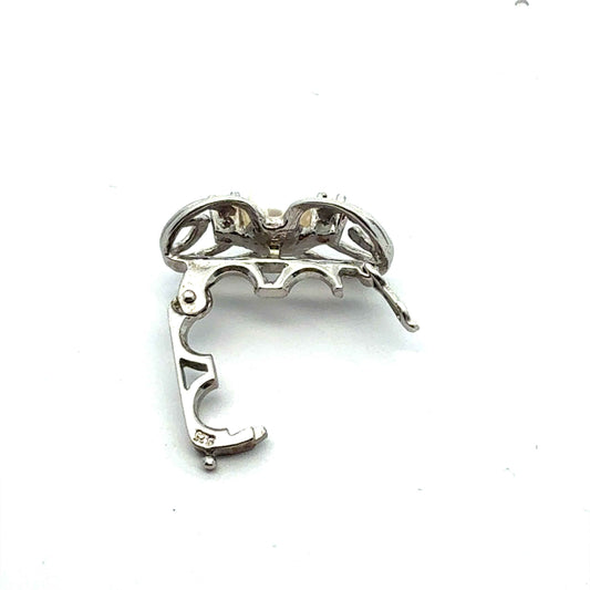 Perlenketten-Anhänger von Juwelier Alen mit zwei Perlen und einem synthetischen Stein, detailreiche Silhouette und elegante Gestaltung