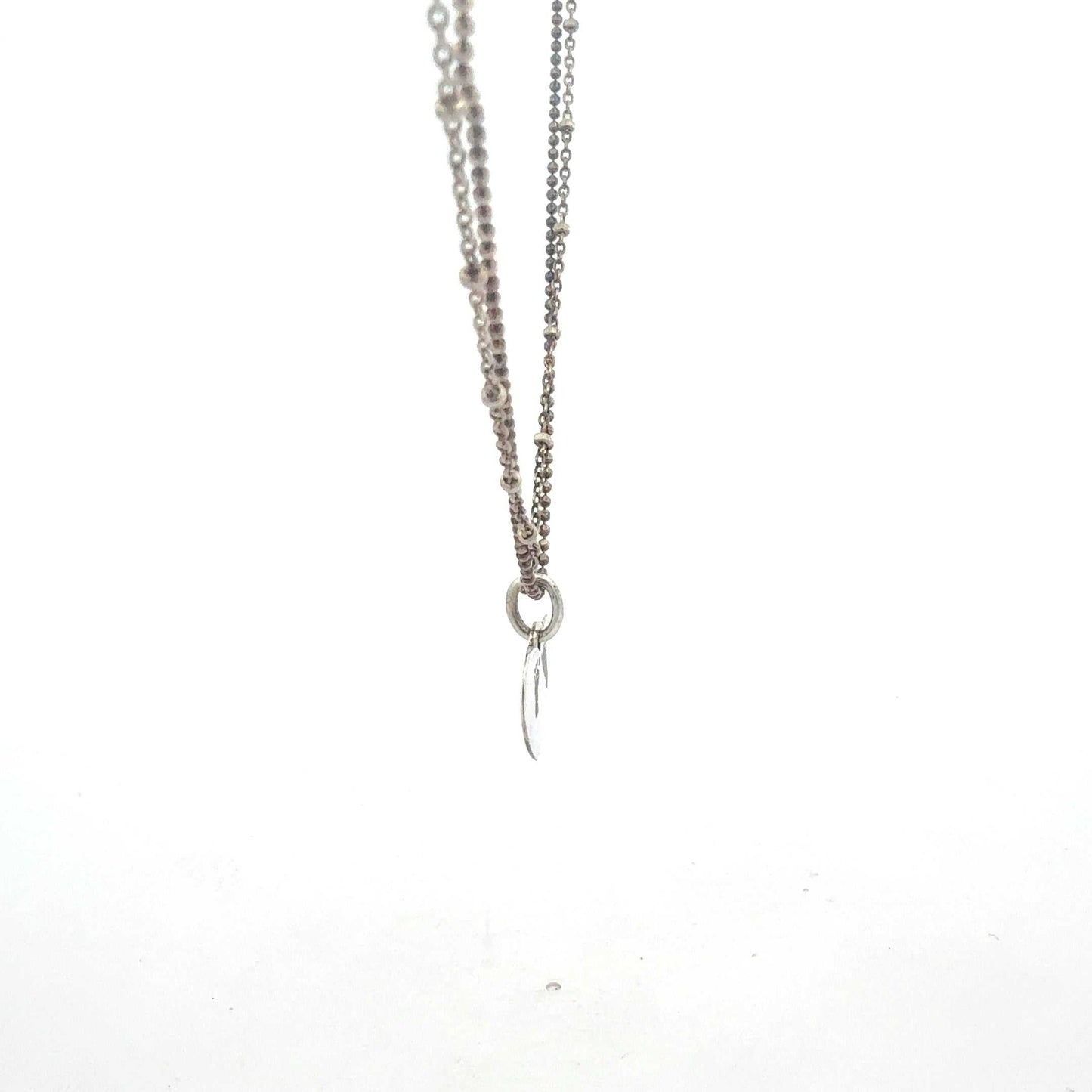 Sterlingsilber-Halskette mit Herz- und Fuß-Anhänger, filigran gearbeitet, von Juwelier Alen, detailreiche Schmuckkette.