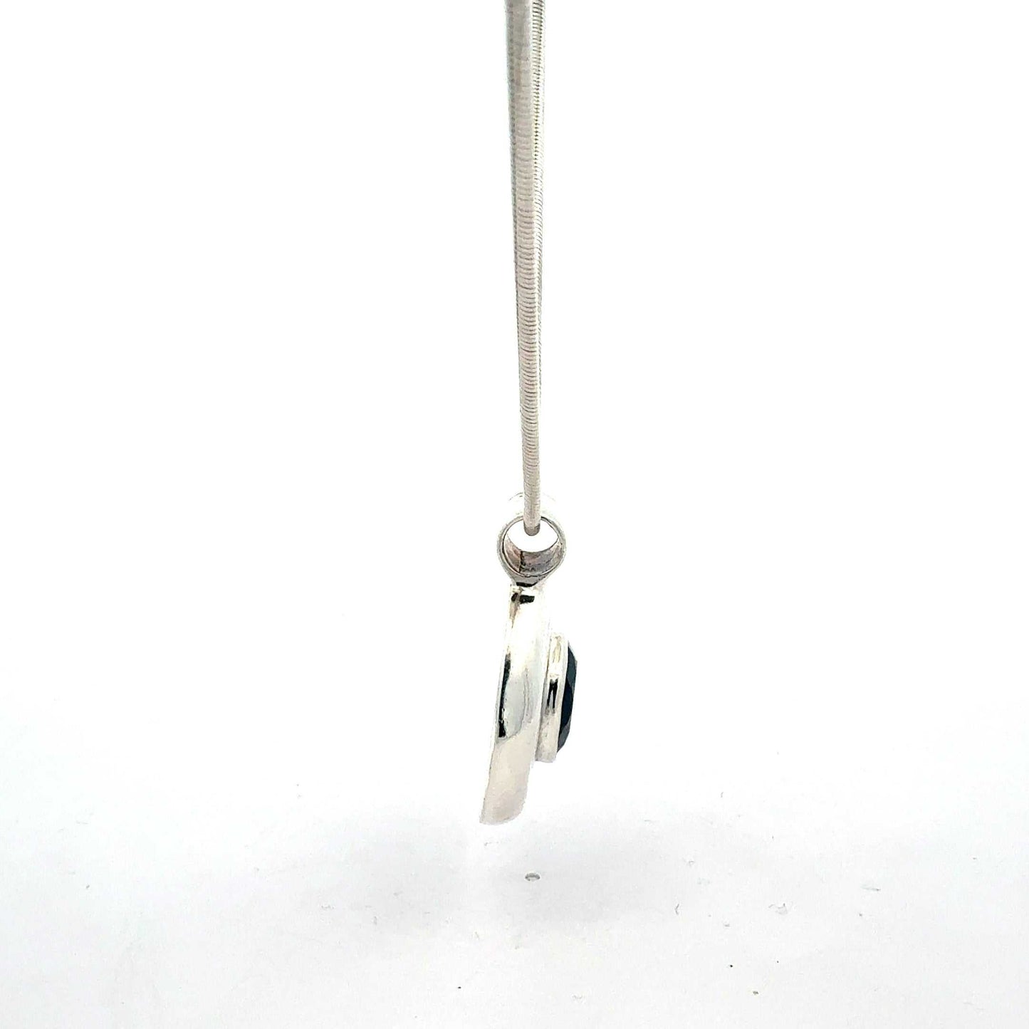 Sterling-Silber Halskette mit pinkem Stein Anhänger, elegantes Schmuckstück von Juwelier Alen, detailreiche Kette mit funkelndem Anhänger