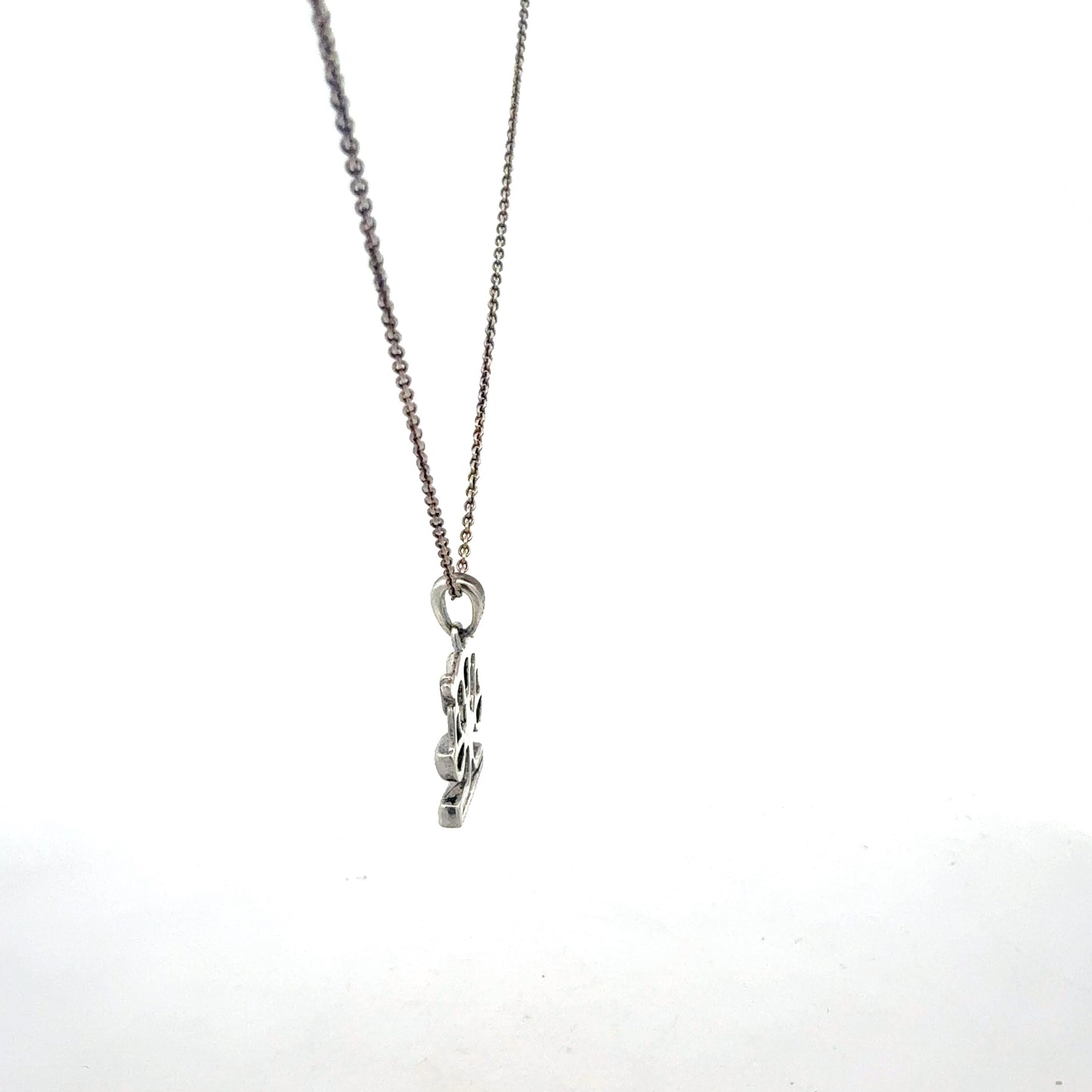 Silberkette mit Waage-Anhänger - Seitenansicht