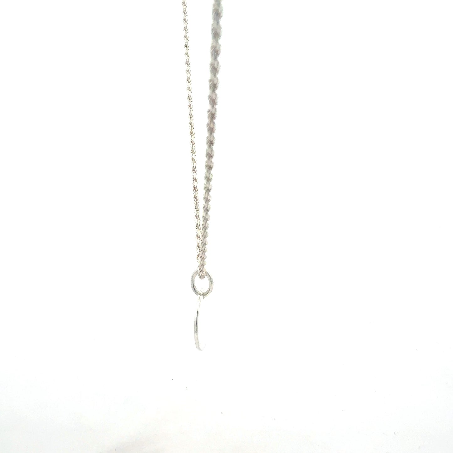 Nahaufnahme / Seitenansicht Anhänger aus 925er Sterlingsilber