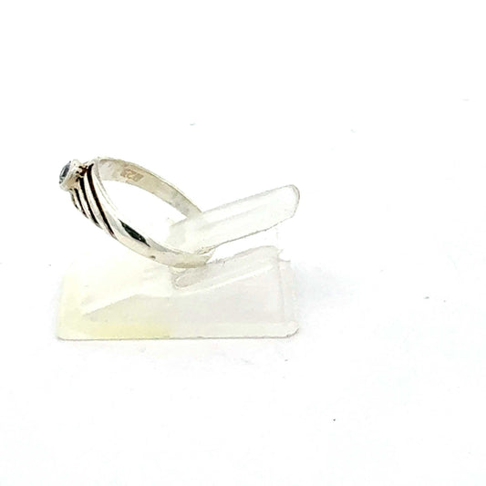Schöner 925er Sterlingsilberring mit funkelnden Zirkonia, elegantes Schmuckstück von Juwelier Alen.