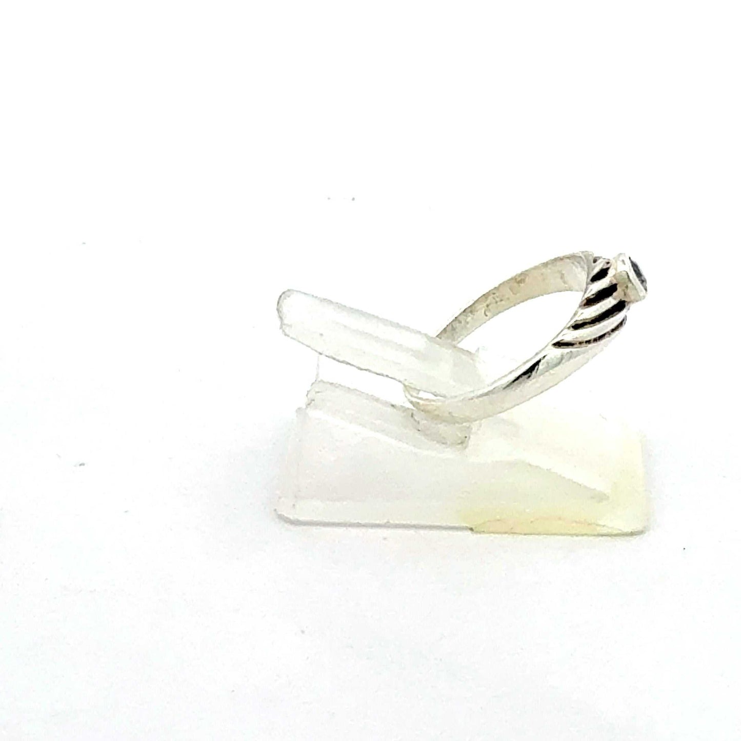 Sterlingsilberring mit Zirkonia von Juwelier Alen, eleganter Ring mit funkelnden Steinen, fein gearbeitet und stilvoll.