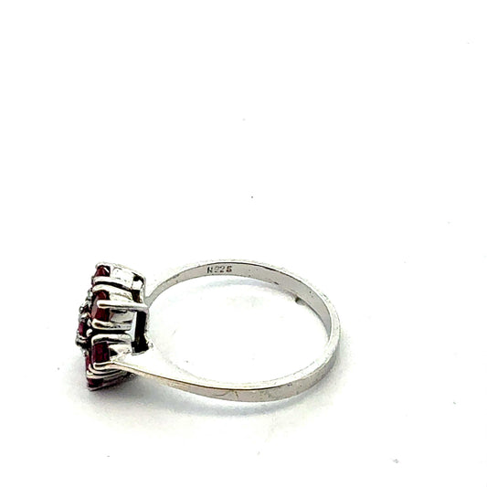 Feiner Ring aus 925 Sterling Silber mit Granat-Steinen – Juwelier Alen