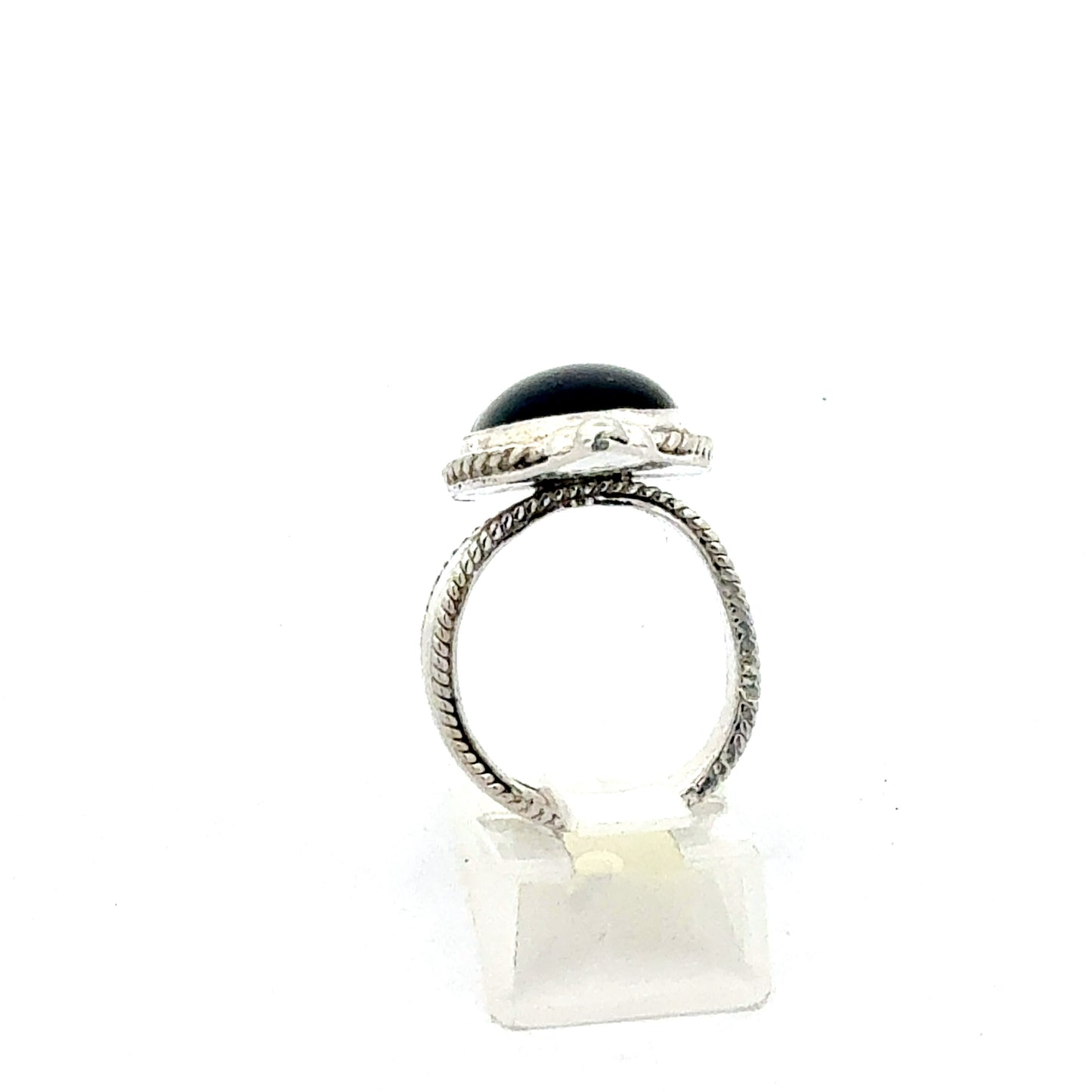 Nahaufnahme schwarzer Onyx in Sterling Silber Fassung