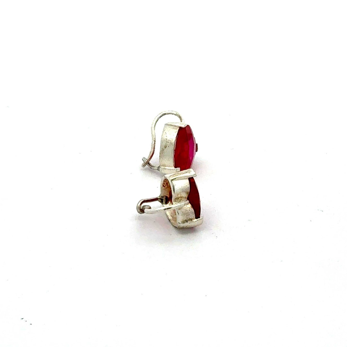 Romantische 925er Silber-Ohrringe – Herzform mit rotem Stein – Juwelier Alen