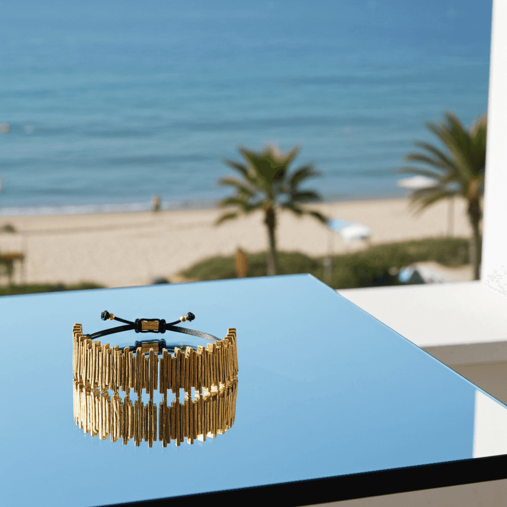 Gold- und schwarze Statement-Armband "Skyline" von Juwelier Alen, geometrisch, verstellbar, elegantes Design