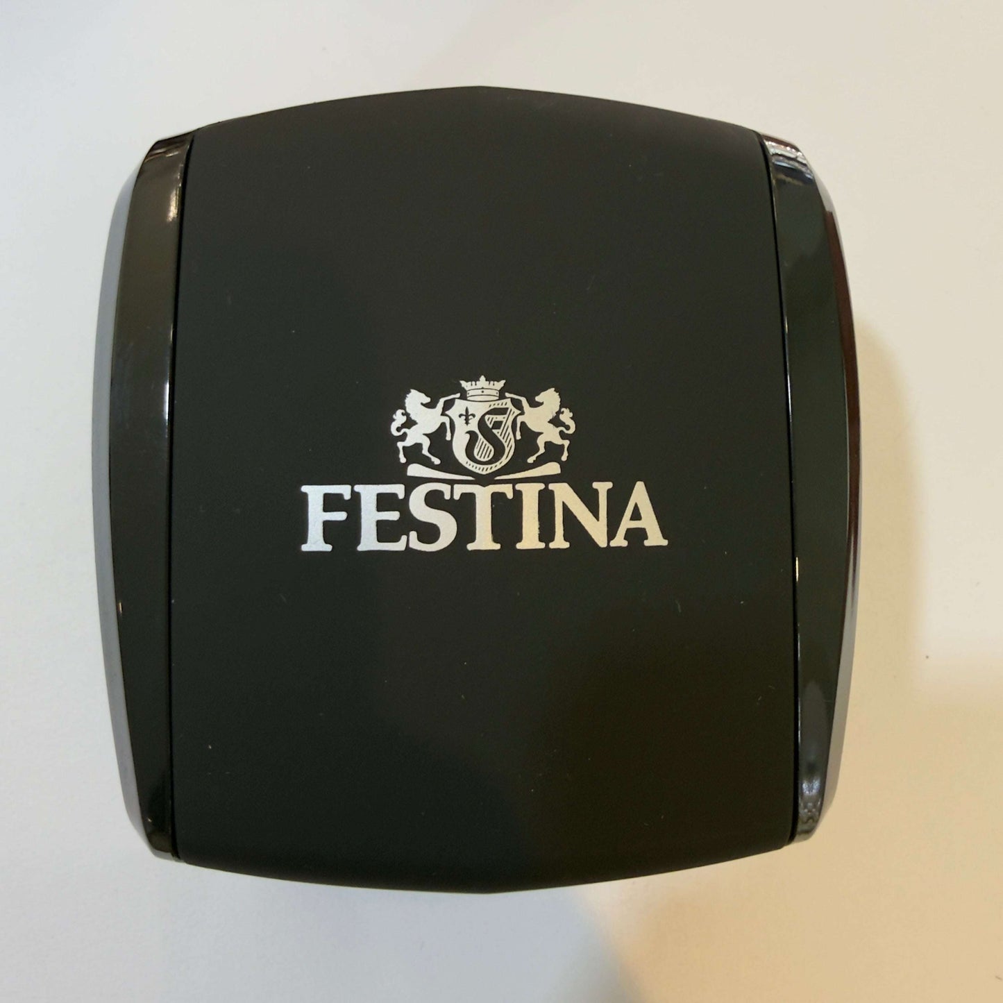 Original verpackte Festina Uhrenbox Chrono Bike F39 mit Platz für Uhren, Zubehör, in hochwertigem Design, von Juwelier Alen.