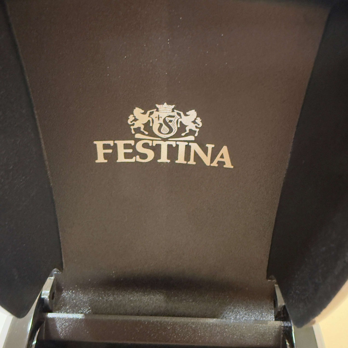 Originalverpackte Festina Uhrenbox Chrono Bike F39, stilvolles Uhrenzubehör in eleganter Verpackung, ideal für Uhrenaufbewahrung.