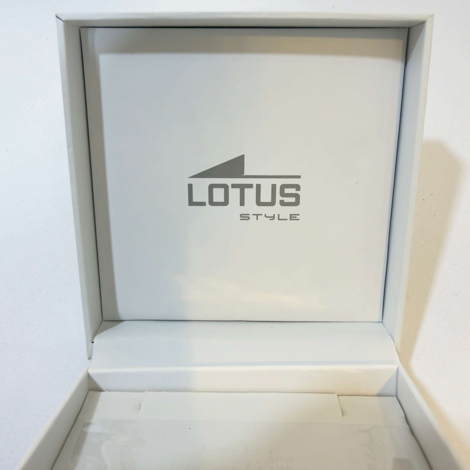 Lotus Schmuckbox von Juwelier Alen, elegante Schmuckschatulle aus Zubehör für Schmuckaufbewahrung, modernes Design, innen weich ausgekleidet