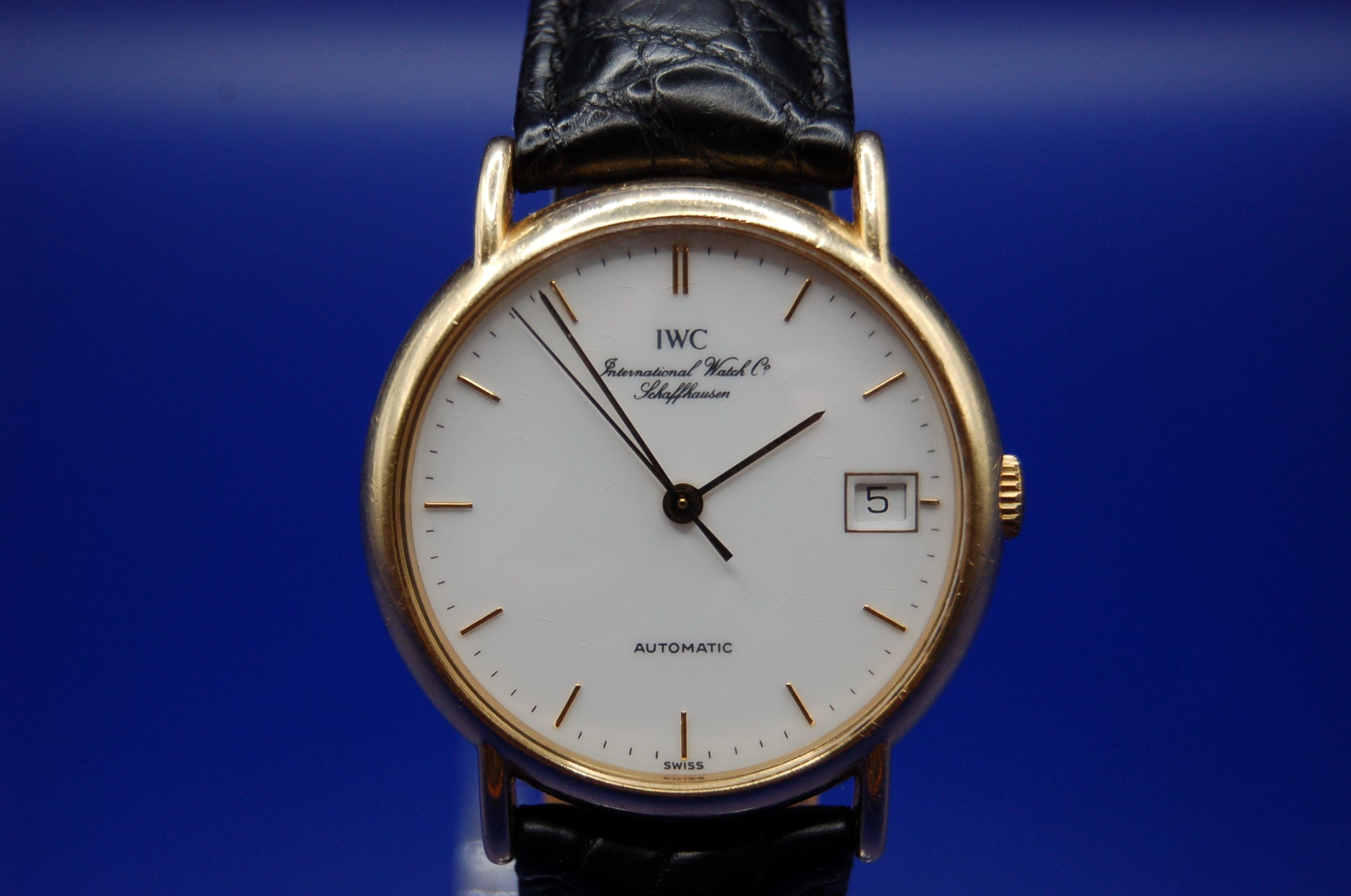 IWC Portofino Automatikuhr 18K Gelbgold - Frontansicht mit weißem Zifferblatt