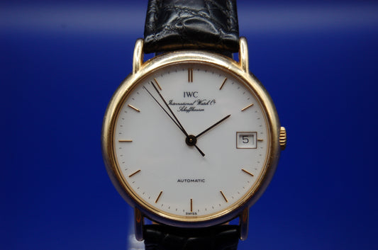 IWC Portofino Automatikuhr 18K Gelbgold - Frontansicht mit weißem Zifferblatt