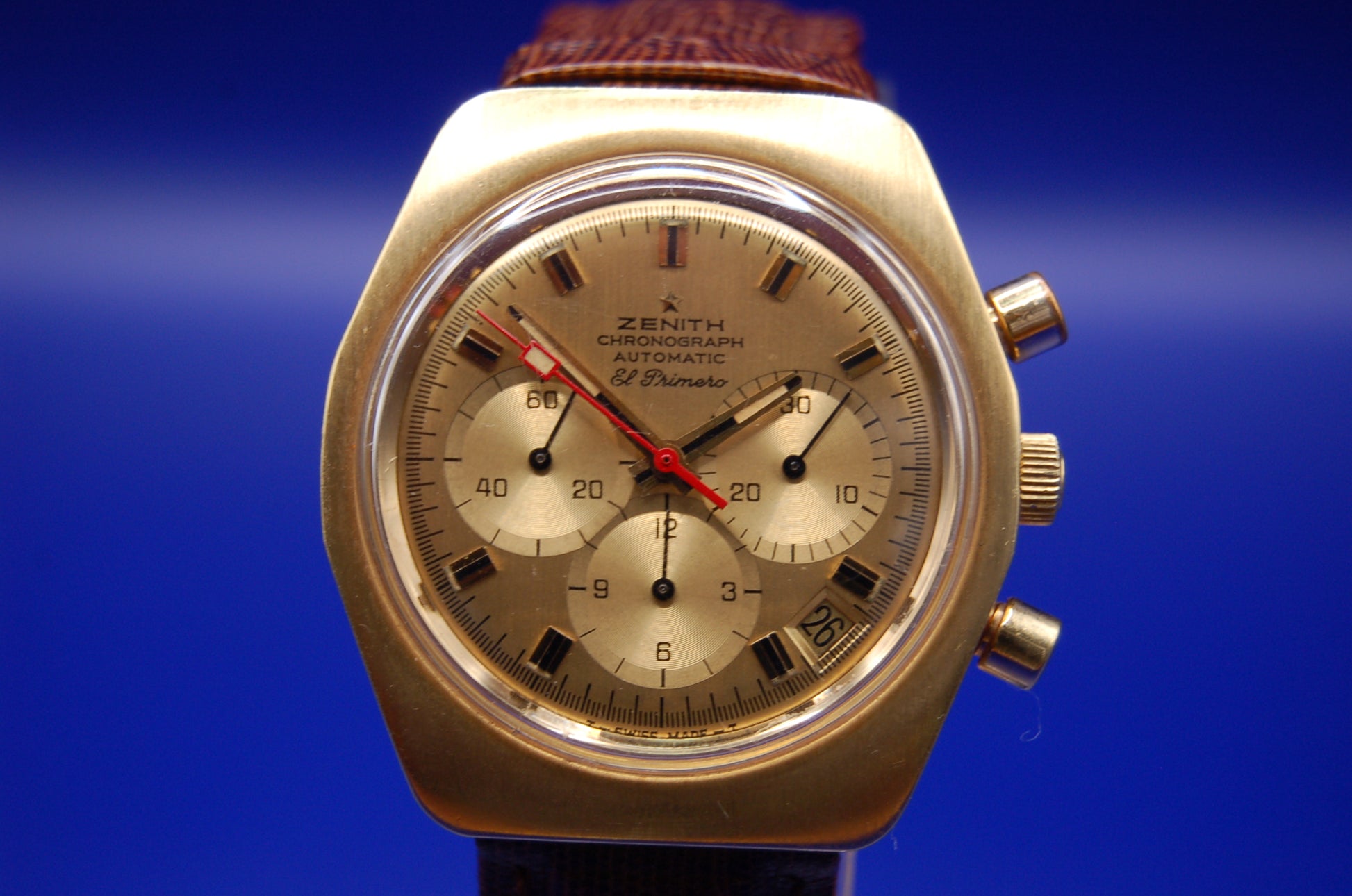 Zenith El Primero 1969 Vintage - Detailansicht Goldgehäuse und Chronograph-Drücker
