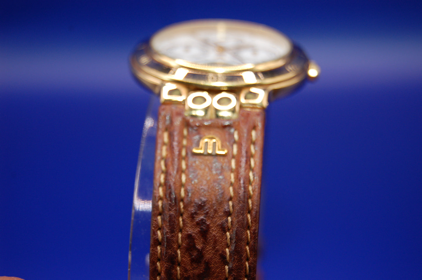 Maurice Lacroix Quarz - Seitenansicht mit Lederarmband