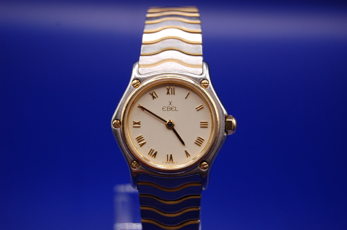Ebel Sport Quarzuhr Gold/Stahl - Frontansicht mit weißem Zifferblatt