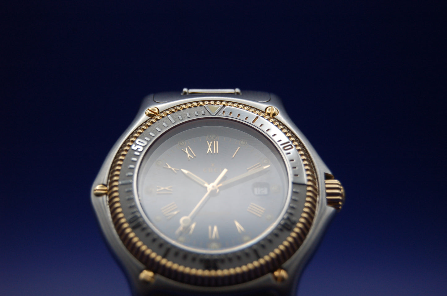 Ebel Voyager Automatik - Seitenansicht mit Stahlarmband