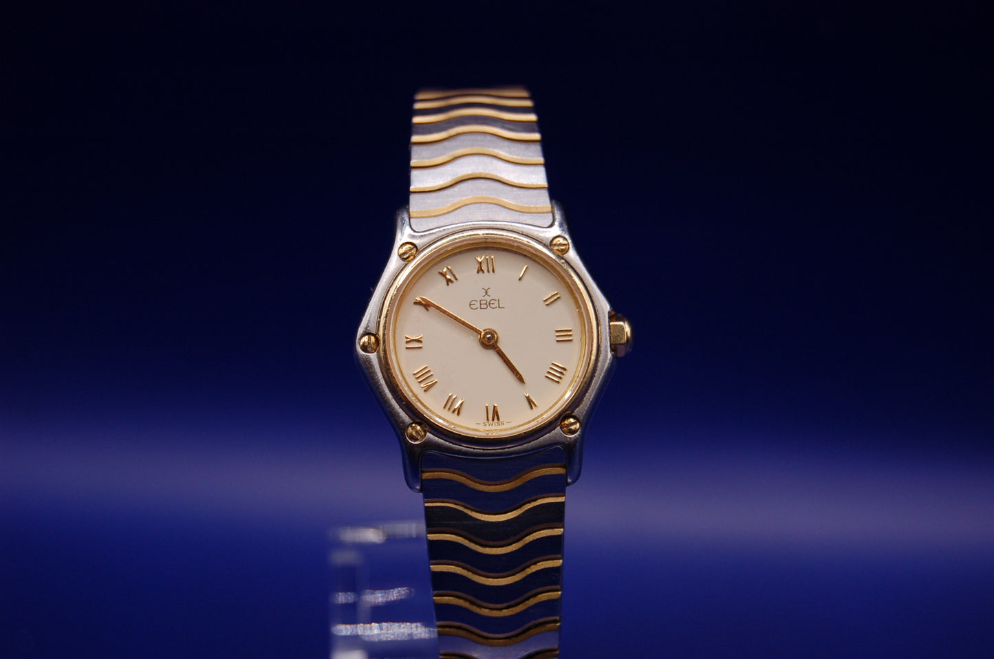 Ebel Sport Quarz - Seitenansicht mit Gold/Stahl-Armband