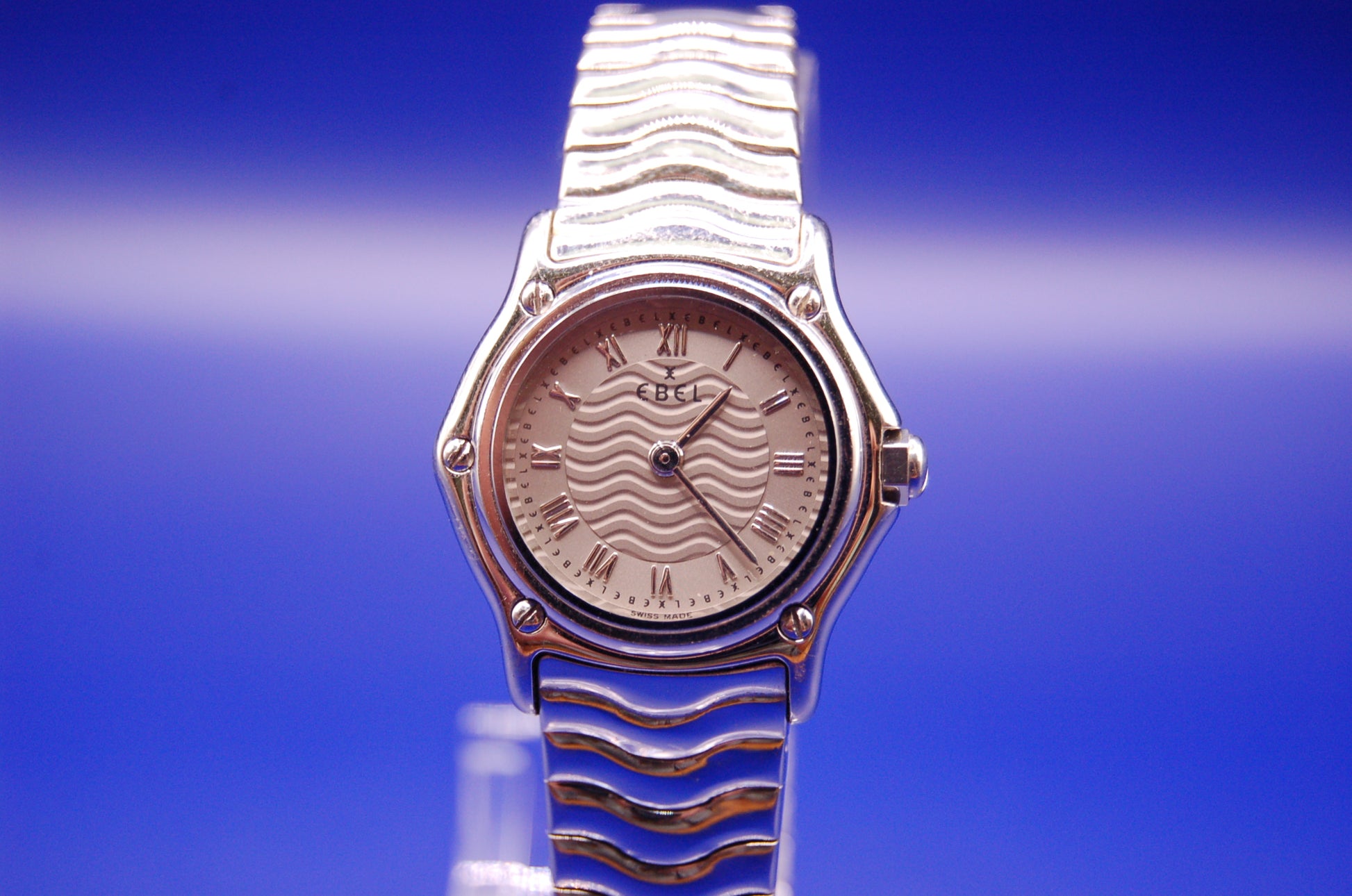 Ebel Classic rechteckig - Gesamtansicht der eleganten Damenuhr