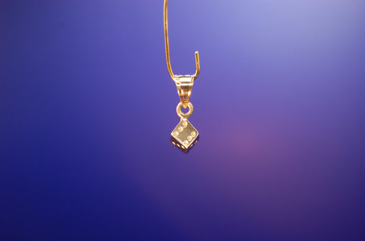 Würfel Anhänger aus 585 Gelbgold - Frontansicht des geometrischen Goldschmucks