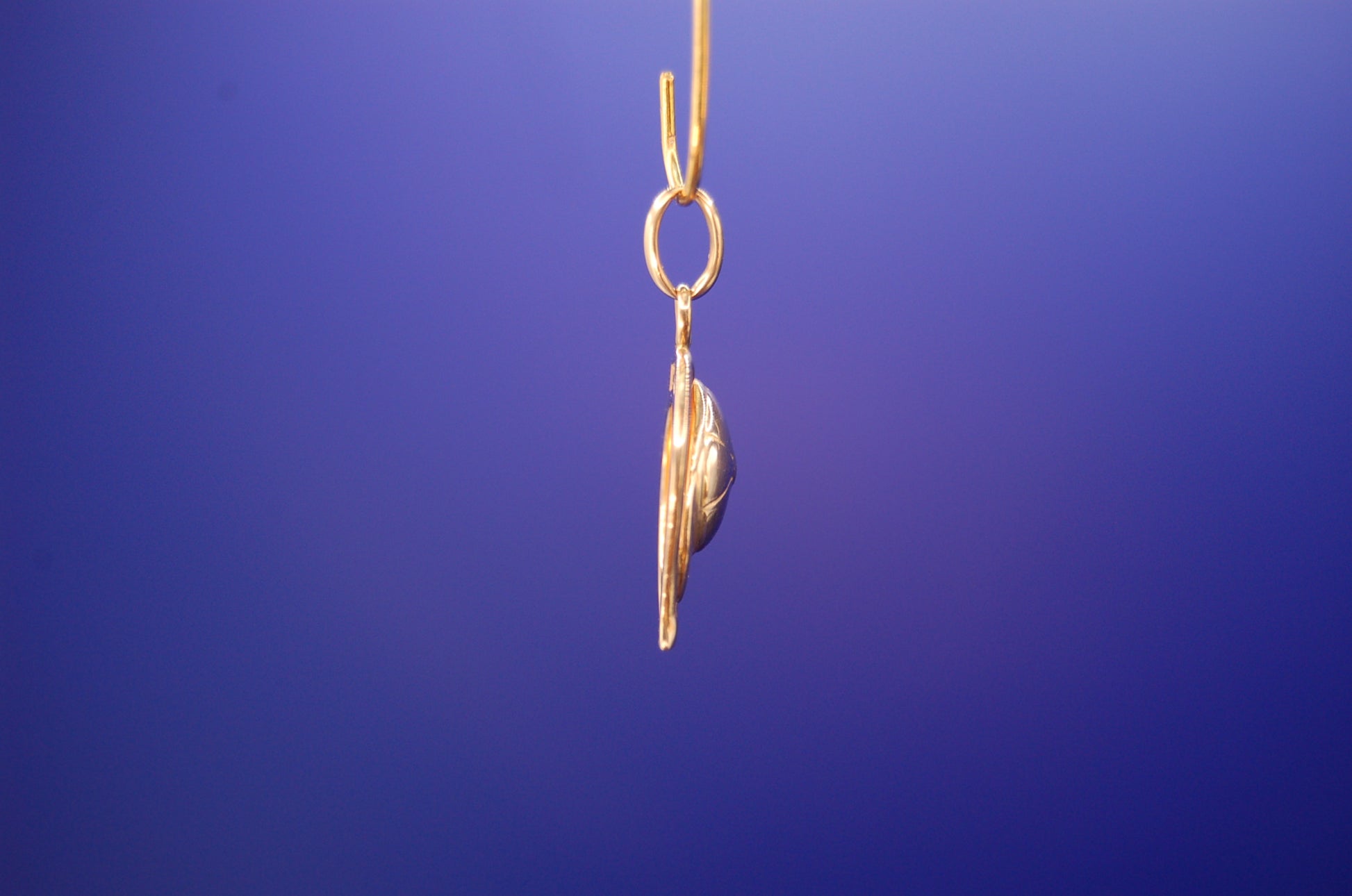 Luxuriöser Anhänger in 750 Gelbgold - Nahaufnahme der Goldqualität