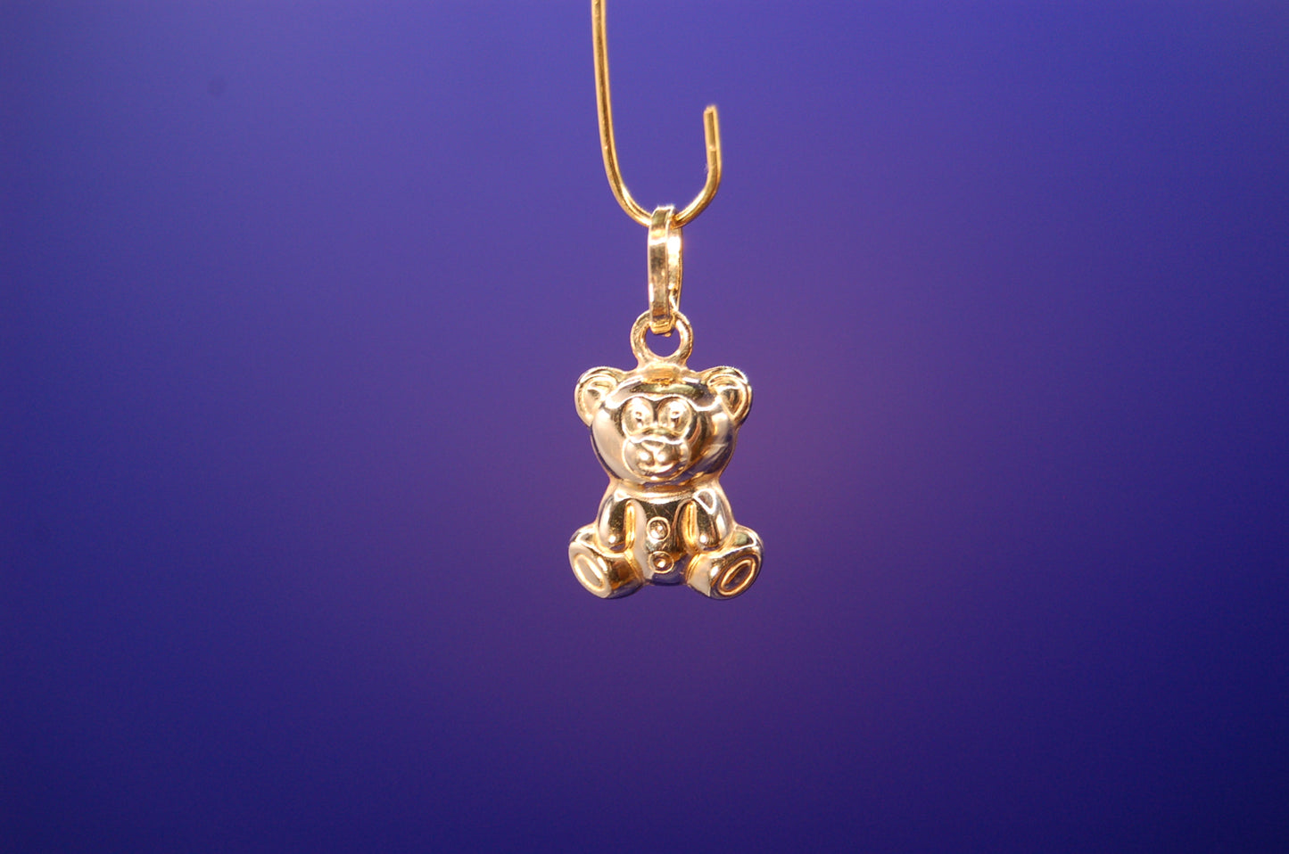 Bären-Anhänger aus 585 Gelbgold - Frontansicht des niedlichen Tier-Schmuckstücks