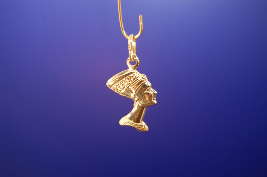 Nofretete Anhänger aus 585 Gelbgold - Frontansicht des ägyptischen Schmuckstücks