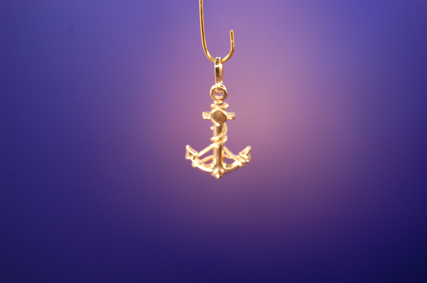 Anker-Anhänger aus 585 Gelbgold - Frontansicht des maritimen Schmuckstücks