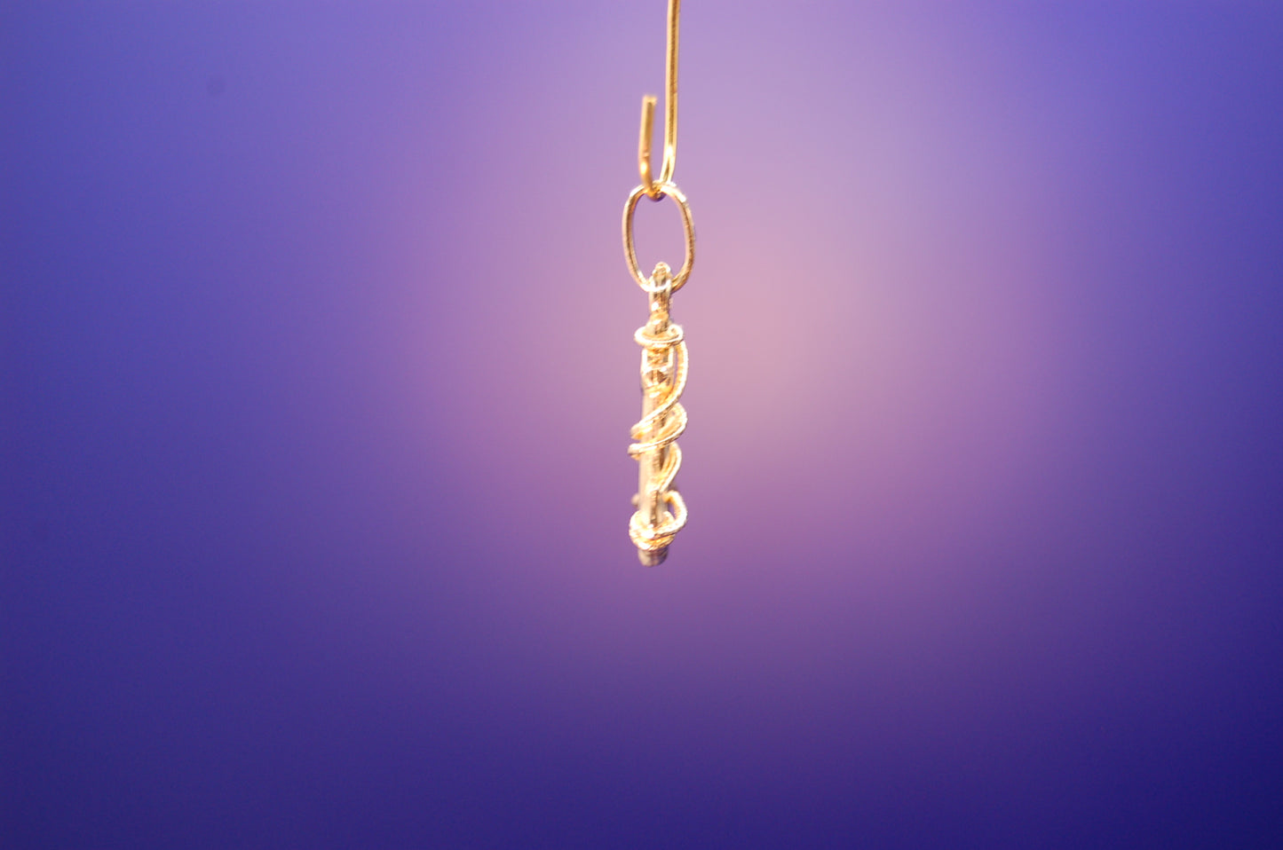 585er Gelbgold Anker-Anhänger - Seitenansicht mit symbolischer Bedeutung