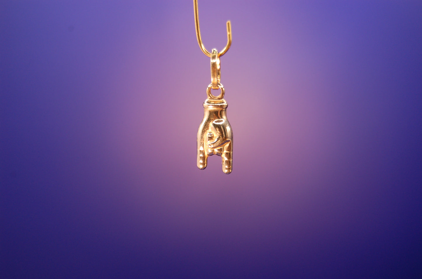 Rock On Anhänger aus 585 Gelbgold - Frontansicht des Musik-Schmuckstücks