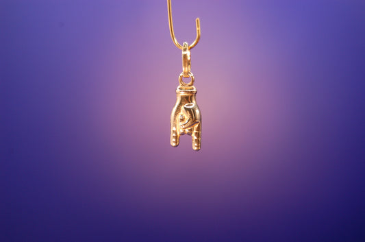 Rock On Anhänger aus 585 Gelbgold - Frontansicht des Musik-Schmuckstücks