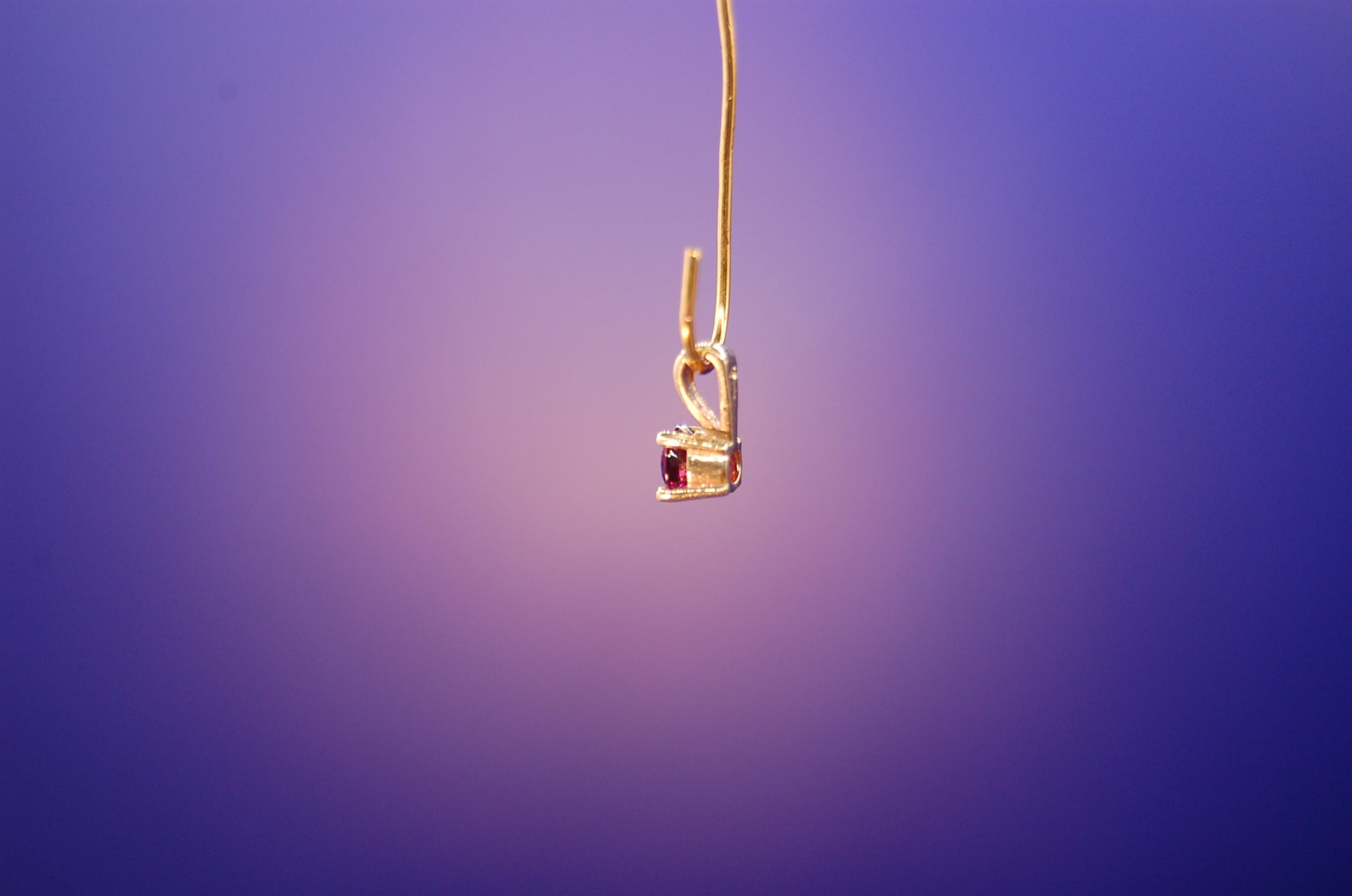 585er Gelbgold Anhänger - Detailaufnahme des zeitlosen Designs