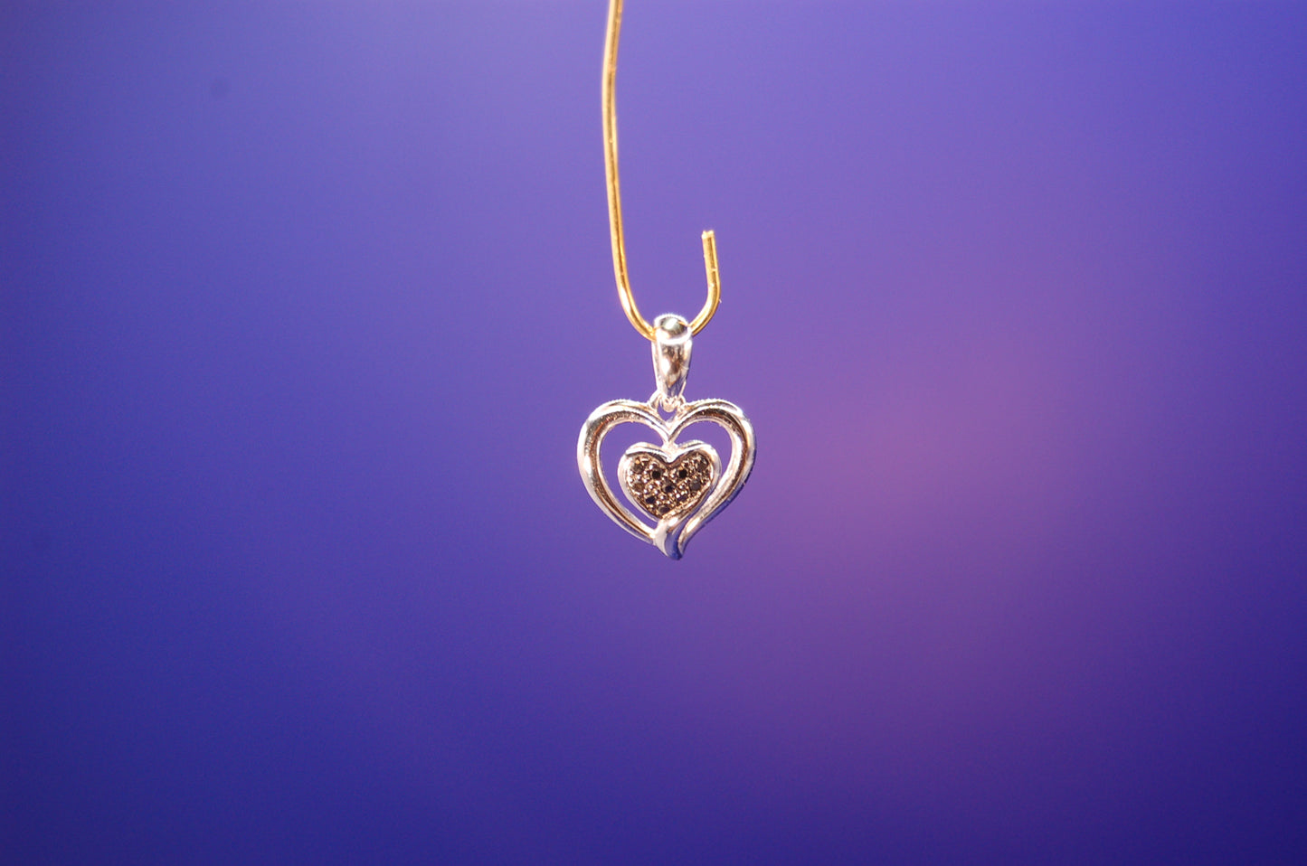 Herz-Anhänger aus 585 Weißgold mit schwarzen Brillanten - Frontansicht