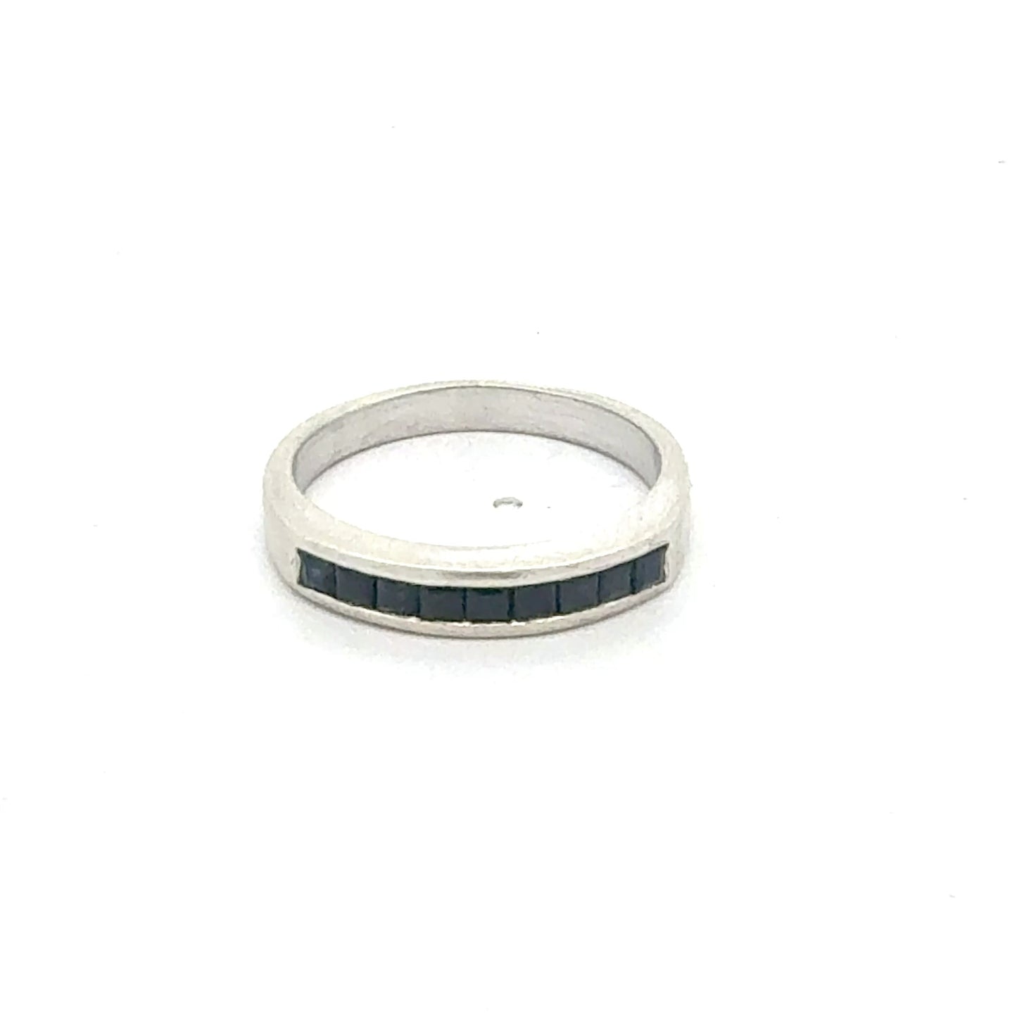 Ring mit Onyx-Steinen