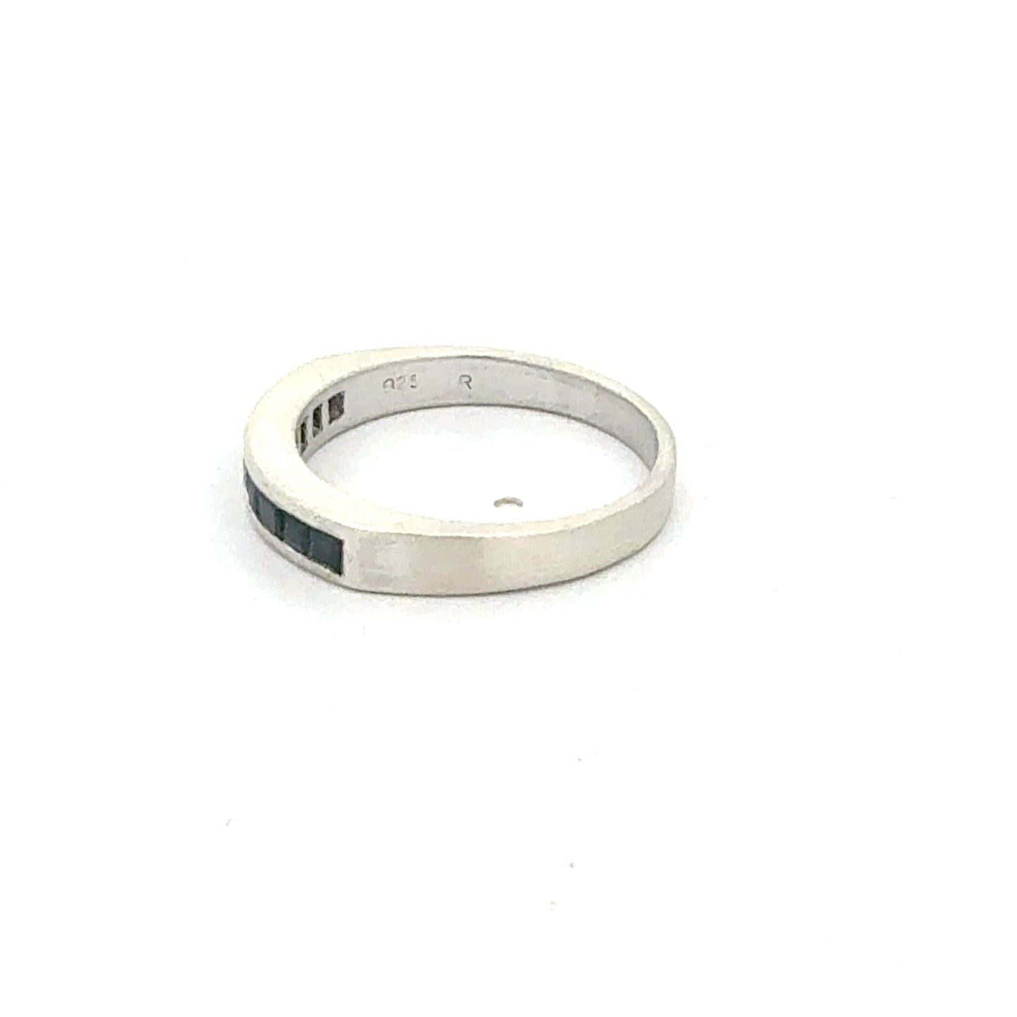 Ring mit Onyx-Steinen