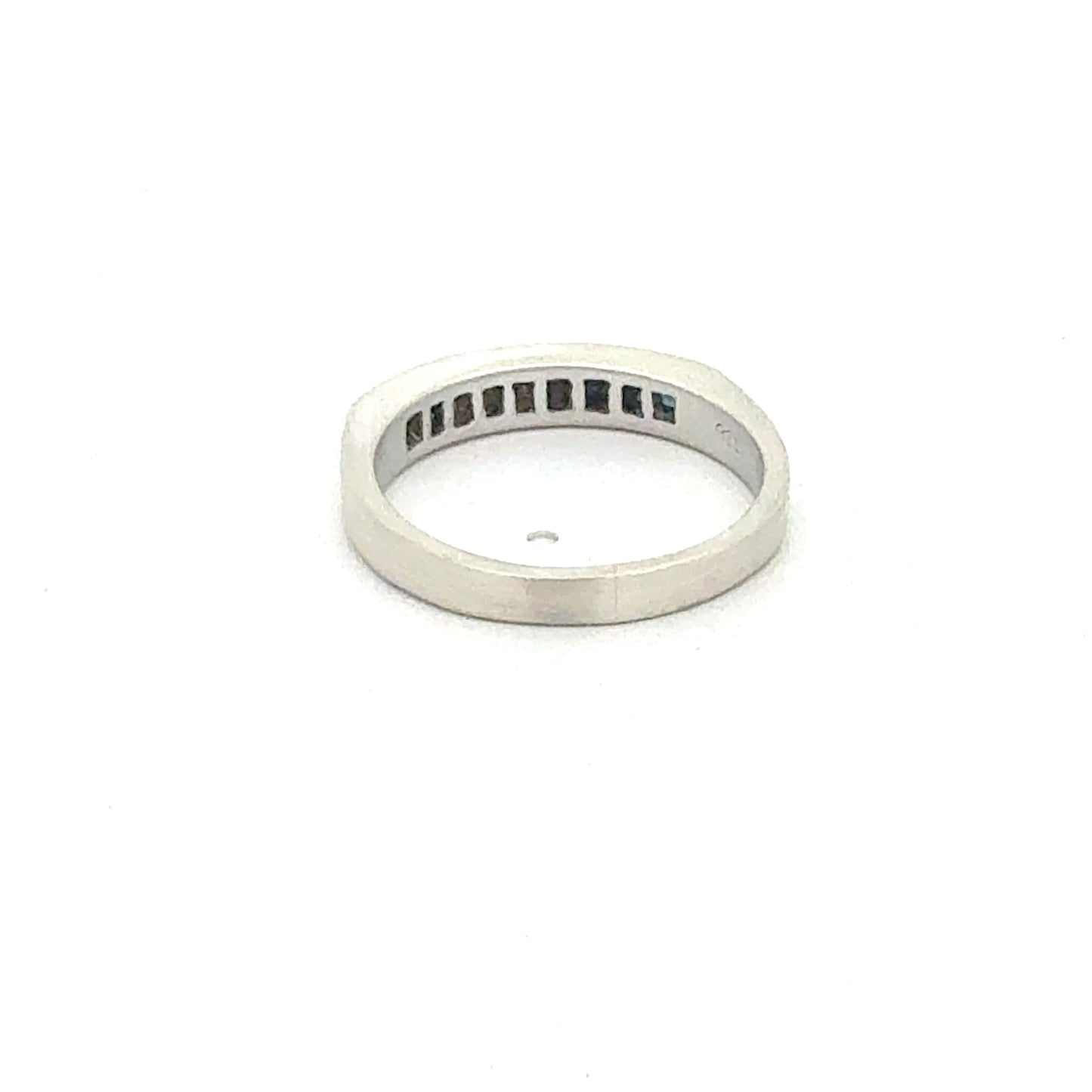 Ring mit Onyx-Steinen