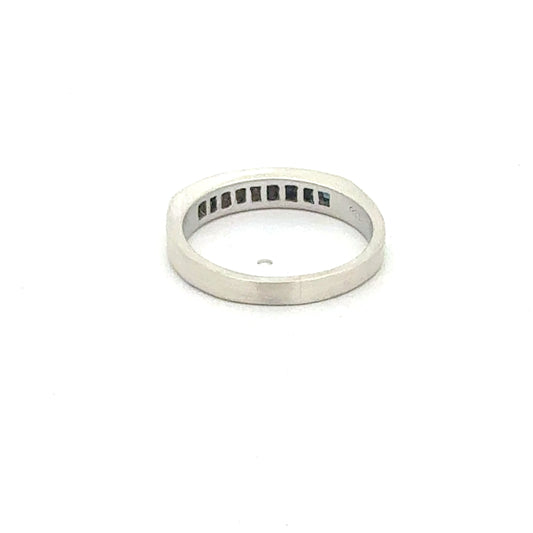 Ring mit Onyx-Steinen