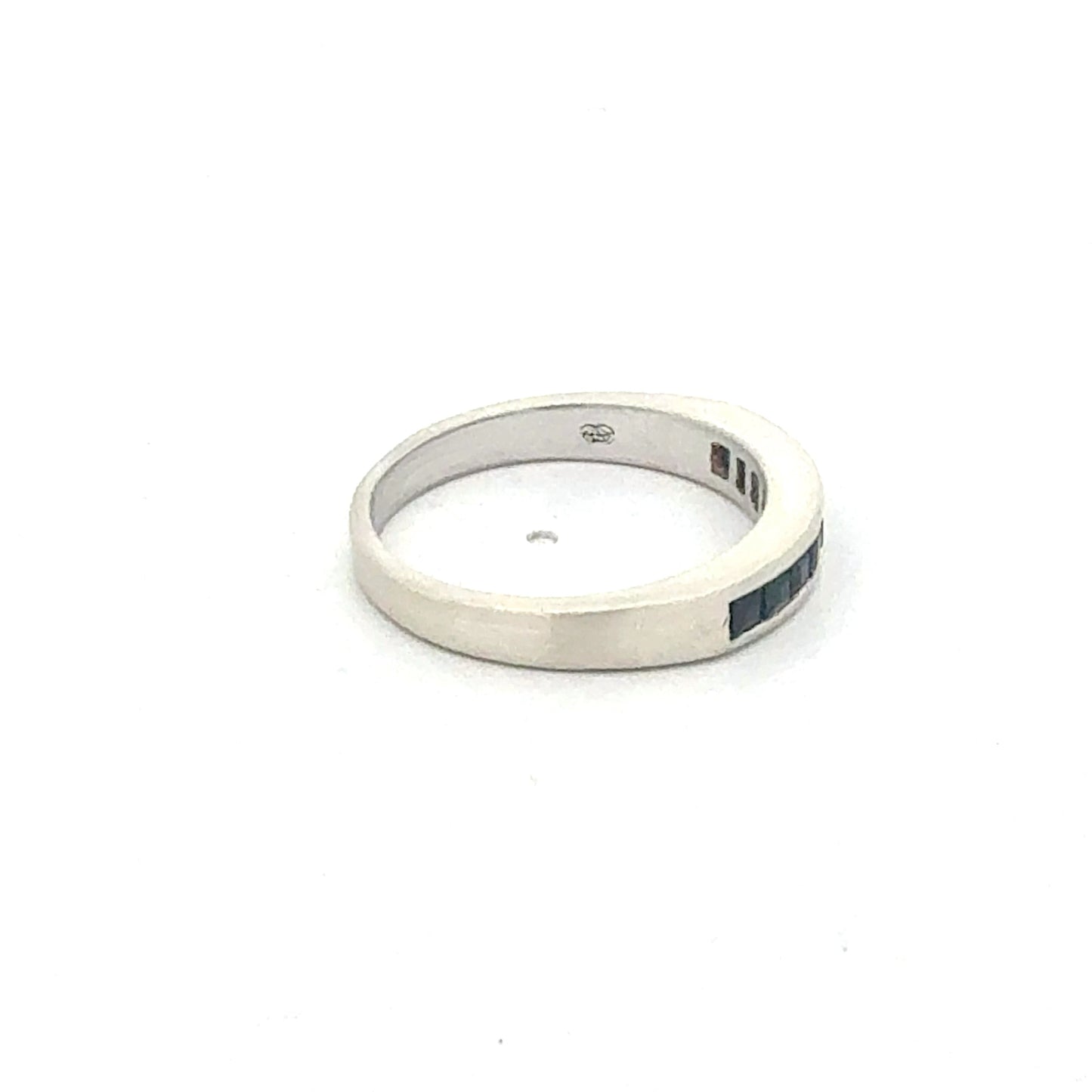 Ring mit Onyx-Steinen