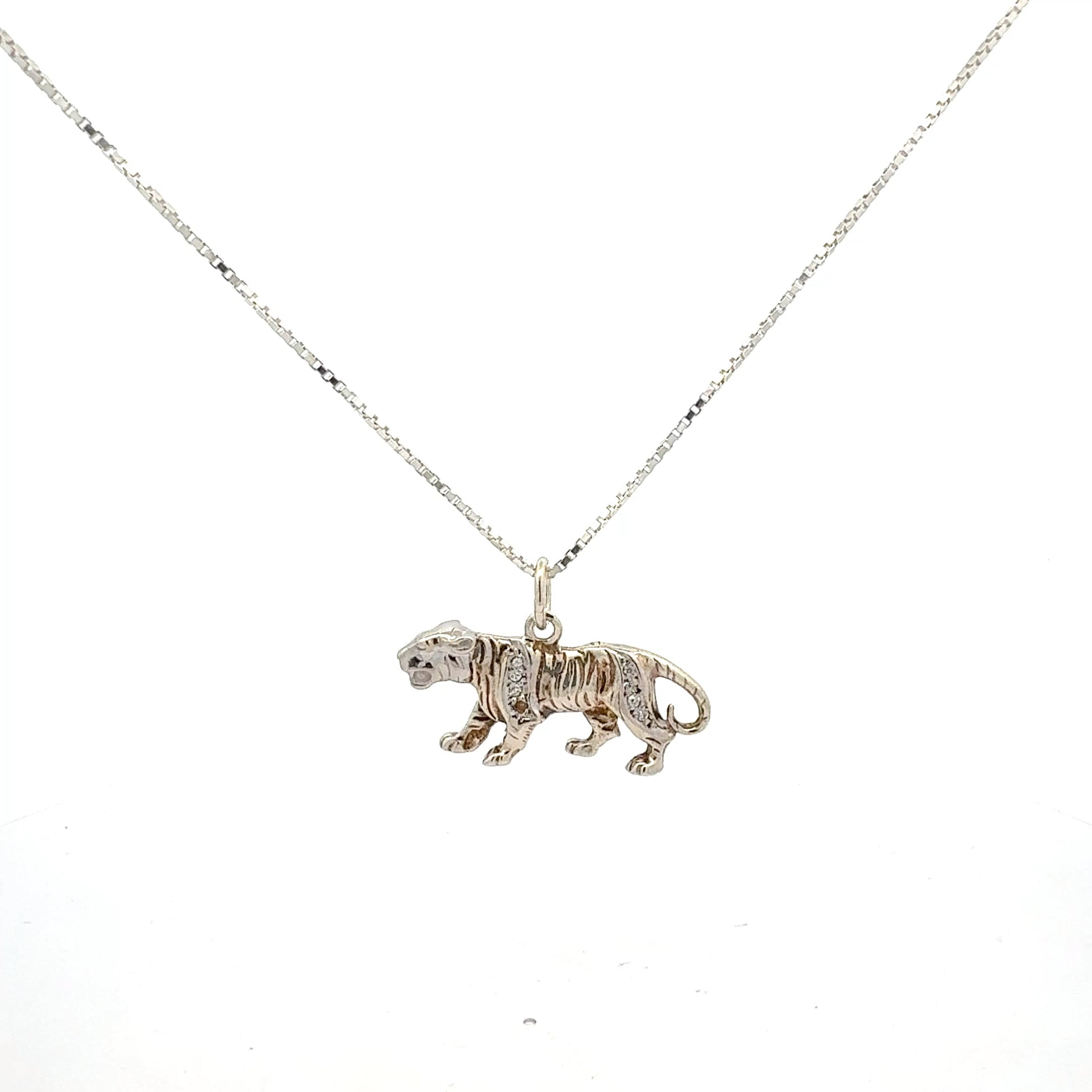 Tiger-Anhänger aus 925 Silber vergoldet - Detailansicht der Zirkonia-Steine