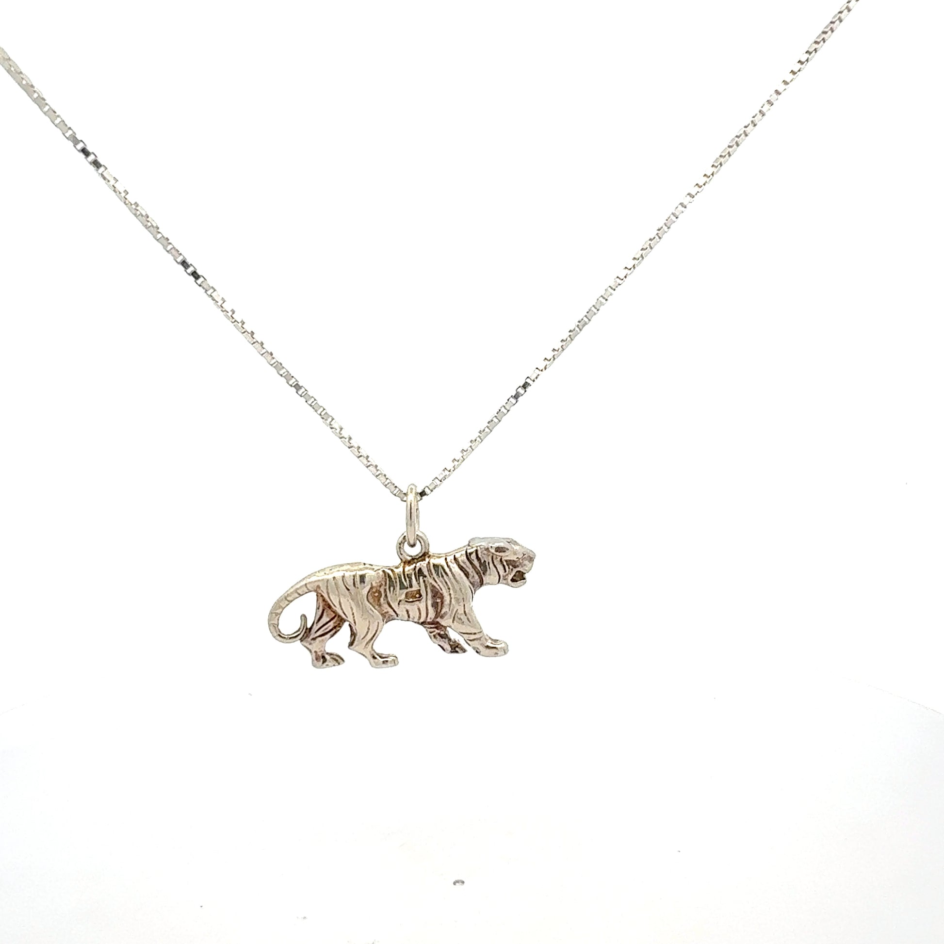 925 Silberkette mit Tiger-Anhänger 70cm - Gesamtansicht des Schmuckstücks