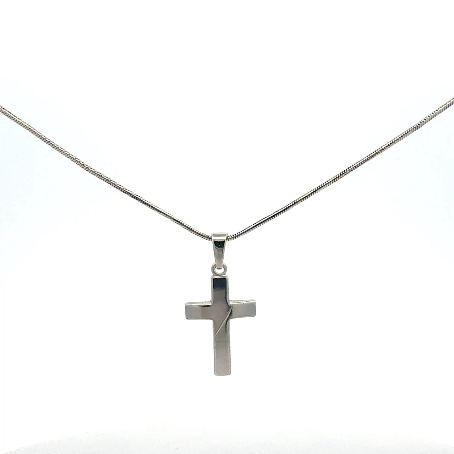 Silberkette 925 mit Kreuz-Anhänger 46cm - Detailansicht des eleganten Kreuz-Anhängers aus Sterling Silber