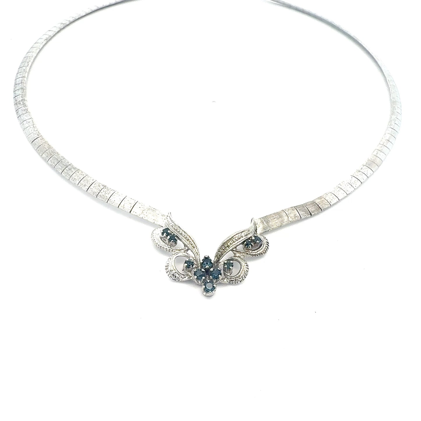 Elegante Silberkette 42 cm mit blauen Steinen - Nahaufnahme