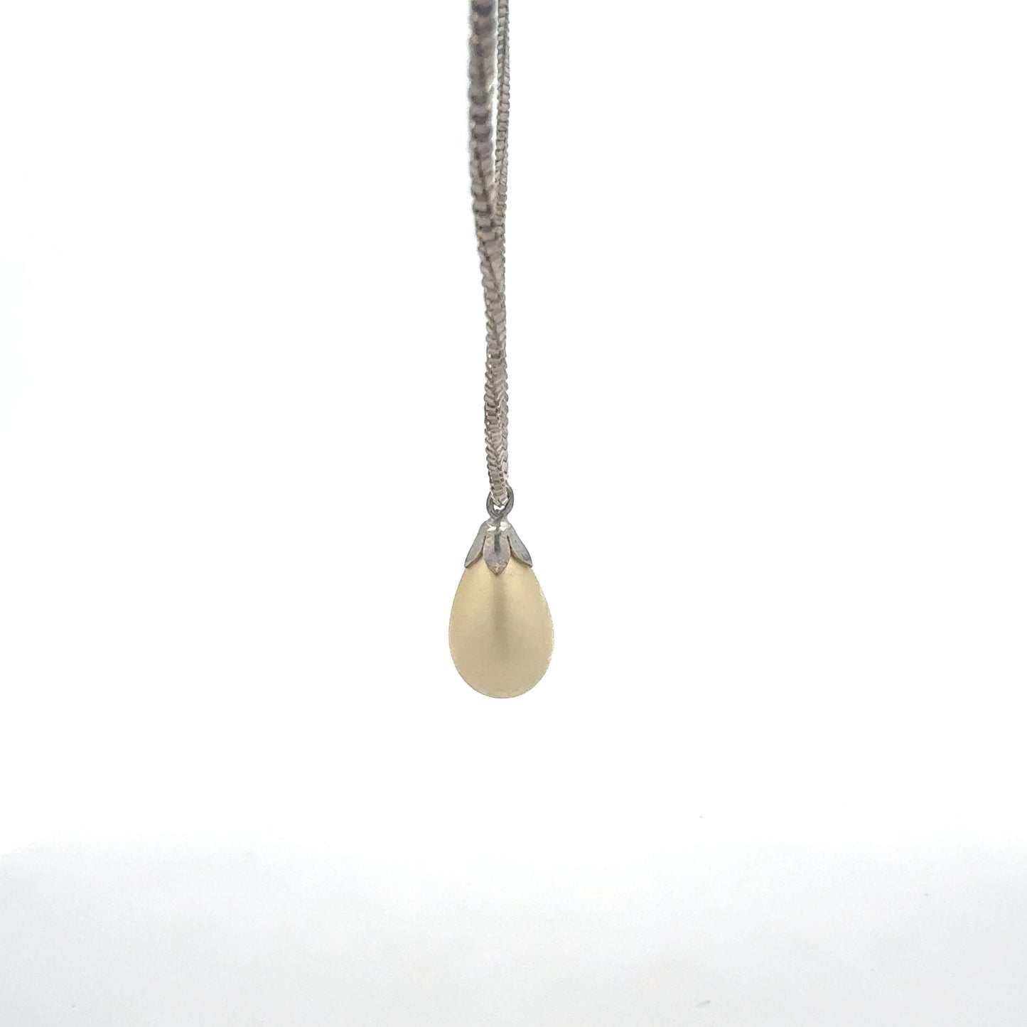 Perlen-Anhänger an Silberkette 925 - Nahaufnahme