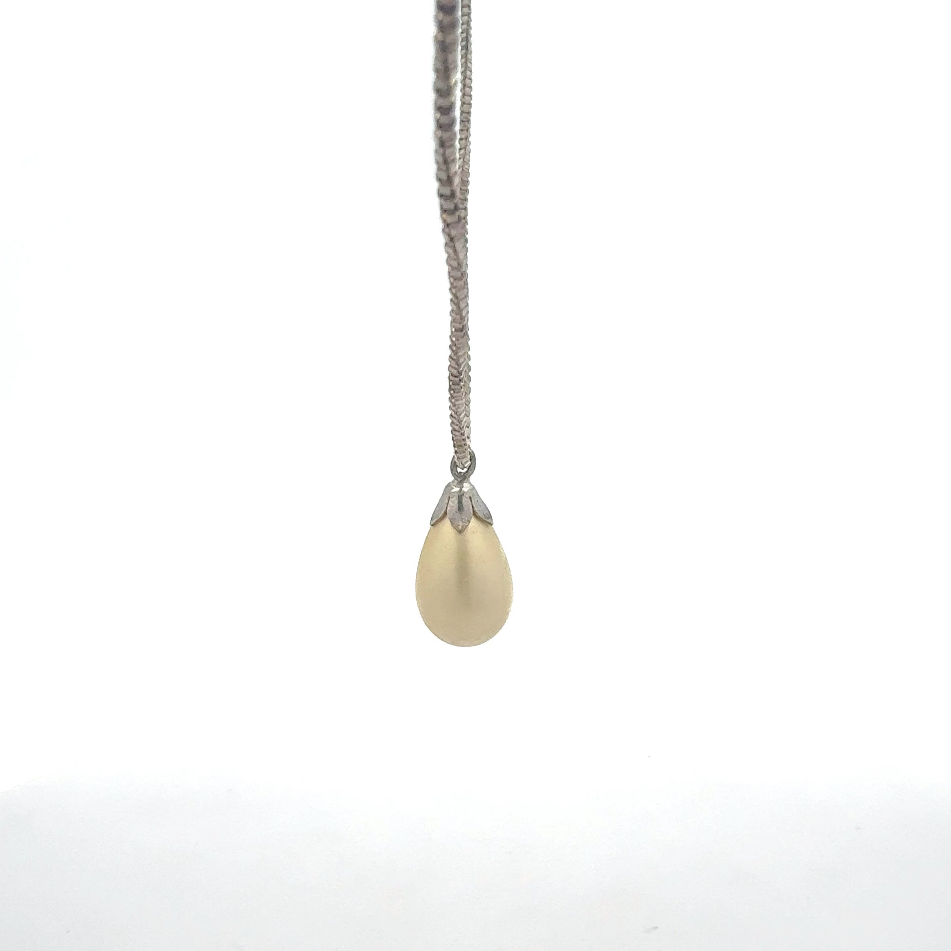 Perlen-Anhänger an Silberkette 925 - Nahaufnahme