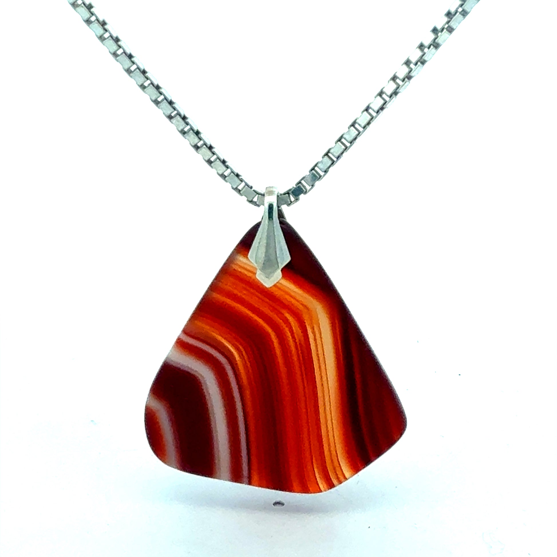 Silberkette mit Naturstein-Anhänger - Frontansicht