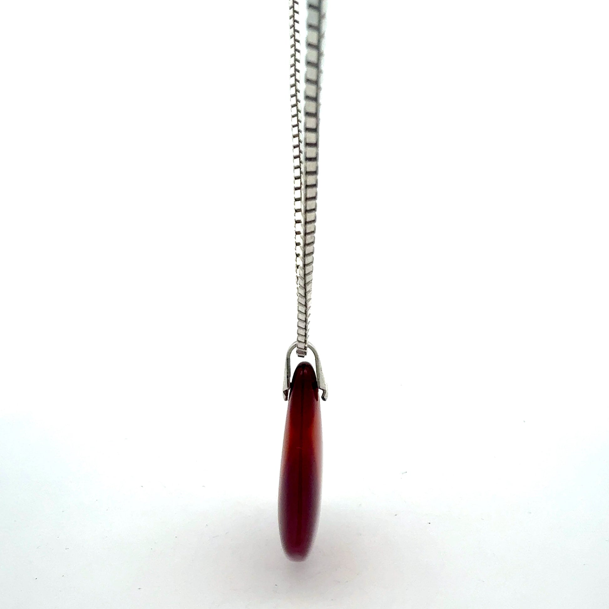 Silberkette mit Naturstein - Seitenansicht